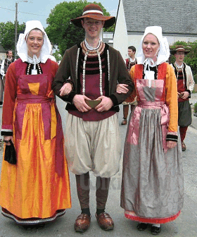 traditional dress of France